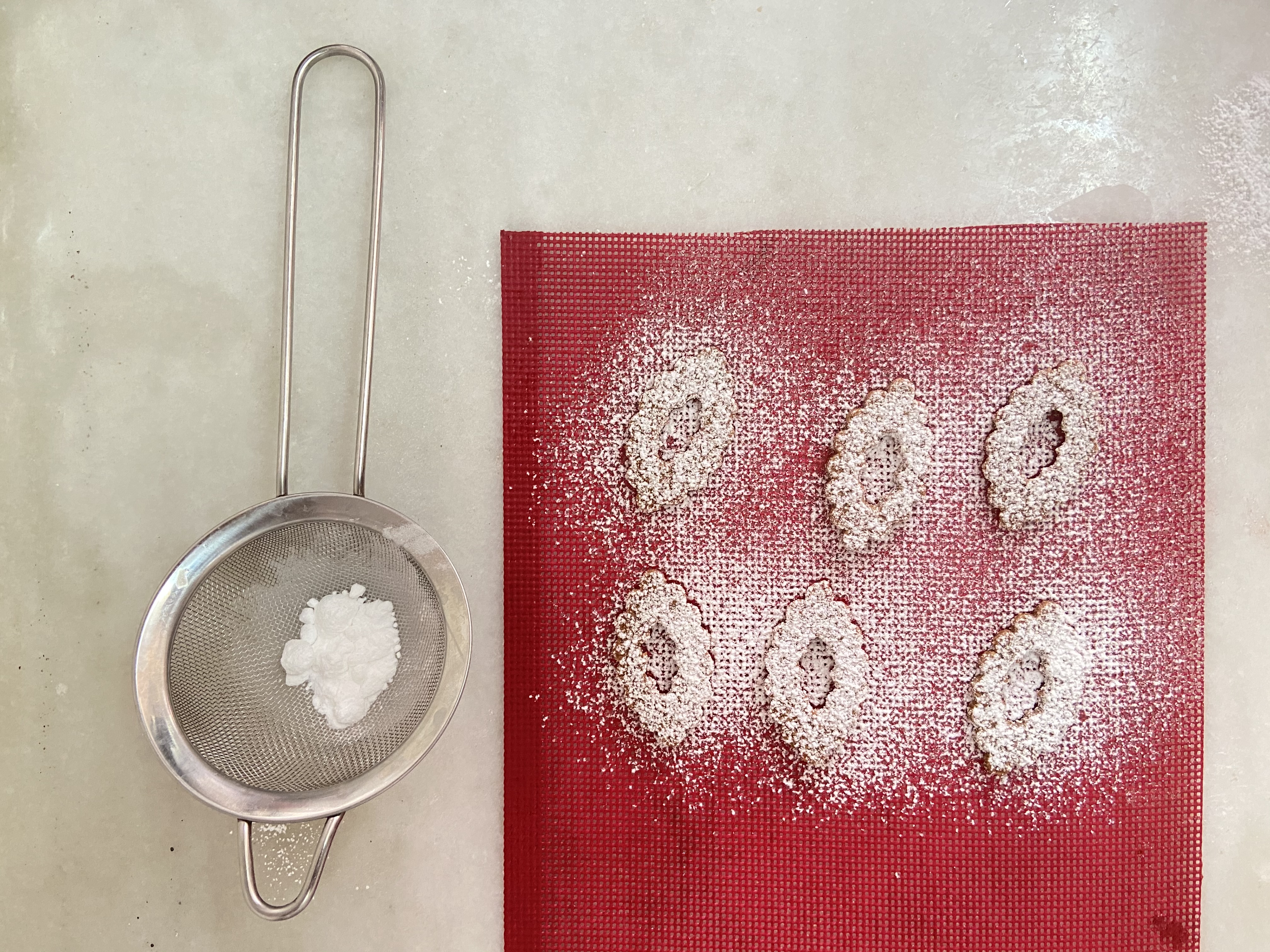 Fotografía de: Aprende a hacer galletas linzer, una de las recetas del Diploma en Pastelería Gastronómica del CETT-UB | CETT